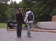 У памятника Адмиралу Макарову в Кронштадте